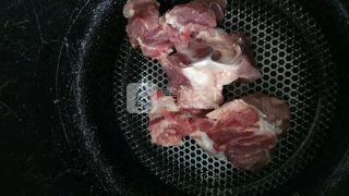 沙参<a href=/shicai/shucai/ShanYao/index.html target=_blank><u>山药</u></a>炖猪骨汤