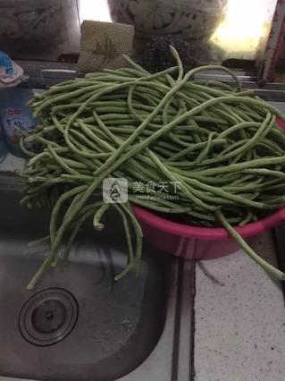 自制简易干<a href=/shicai/shucai/JiangDou/index.html target=_blank><u>豇豆</u></a>