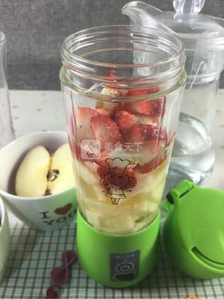 <a href=/shicai/guopin/CaoMei/index.html target=_blank><u>草莓</u></a><a href=/shicai/guopin/PingGuo/index.html target=_blank><u>苹果</u></a>汁