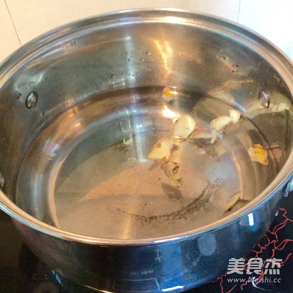 番茄<a href=/shicai/shuichanpin/YuYuTou/index.html target=_blank><u>鱼头</u></a>汤的做法