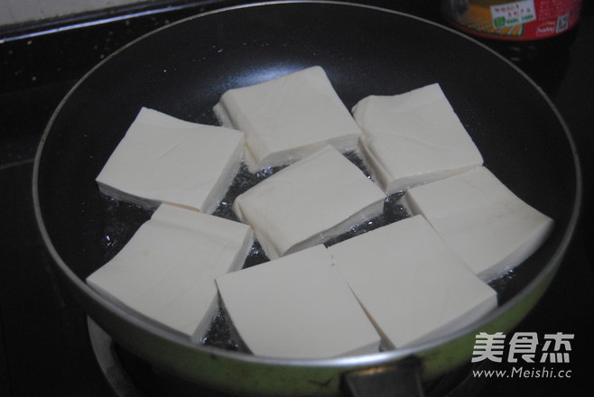香煎<a href=/shicai/mimian/DouFu/index.html target=_blank><u>豆腐</u></a>的做法