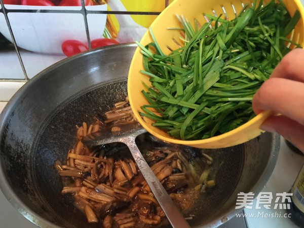 <a href=/shicai/shucai/JiuCai/index.html target=_blank><u>韭菜</u></a>炒鳝丝的做法