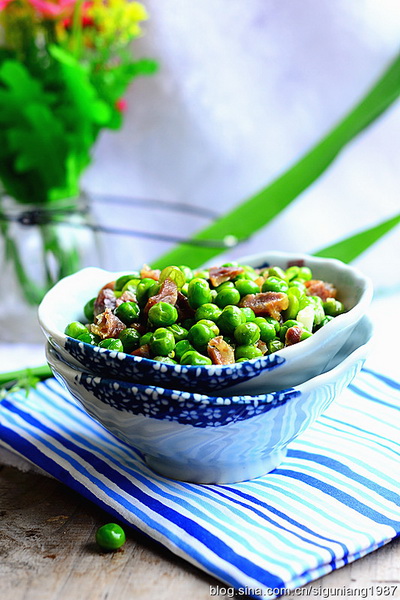 腊肠炒<a href=/shicai/shucai/WanDou/index.html target=_blank><u>豌豆</u></a>