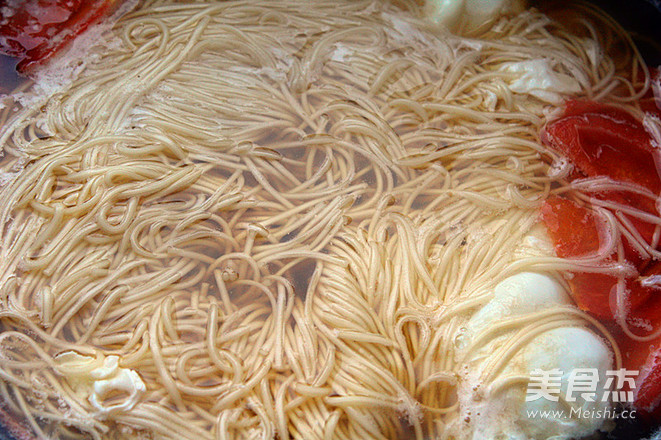 <a href=/shicai/shucai/XiHongShi/index.html target=_blank><u>西红柿</u></a><a href=/shicai/rouqin/JiDan/index.html target=_blank><u>鸡蛋</u></a>面的做法