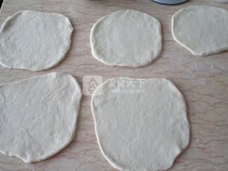 手撕大<a href=/shicai/mimian/MianBao/index.html target=_blank><u>面包</u></a>