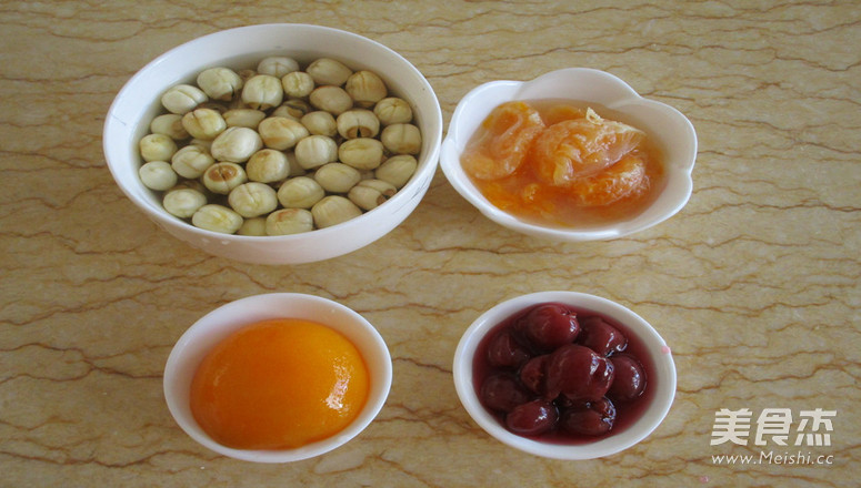 <a href=/shicai/shucai/GuiHua/index.html target=_blank><u>桂花</u></a>果味<a href=/shicai/guopin/LianZi/index.html target=_blank><u>莲子</u></a>汤的做法