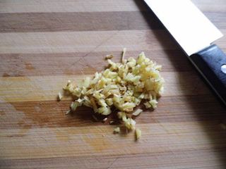 <a href=/shicai/shucai/QiuKui/index.html target=_blank><u>秋葵</u></a>炖<a href=/shicai/rouqin/BangGu/index.html target=_blank><u>棒骨</u></a>汤