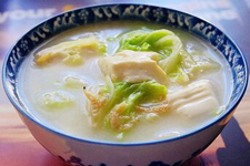 <a href=/shicai/shucai/BaiCai/index.html target=_blank><u>白菜</u></a><a href=/shicai/mimian/DouFu/index.html target=_blank><u>豆腐</u></a>汤,<a href=/shicai/shucai/BaiCai/index.html target=_blank><u>白菜</u></a><a href=/shicai/mimian/DouFu/index.html target=_blank><u>豆腐</u></a>汤的做法