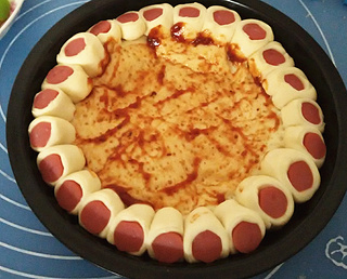 花边<a href=/shicai/rouqin/PeiGen/index.html target=_blank><u>培根</u></a>披萨