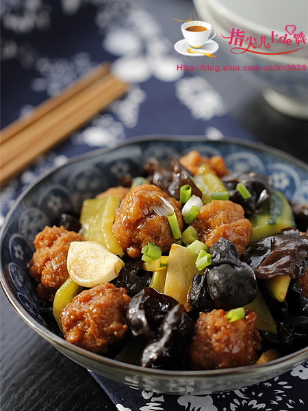 焦熘<a href=/shicai/mimian/DouFu/index.html target=_blank><u>豆腐</u></a>丸子的做法