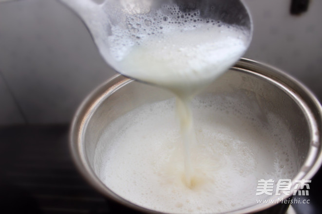 <a href=/shicai/shucai/BaiHe/index.html target=_blank><u>百合</u></a><a href=/shicai/guopin/LianZi/index.html target=_blank><u>莲子</u></a><a href=/shicai/shucai/YinEr/index.html target=_blank><u>银耳</u></a><a href=/shicai/mimian/HuangDou/index.html target=_blank><u>黄豆</u></a>浆的做法