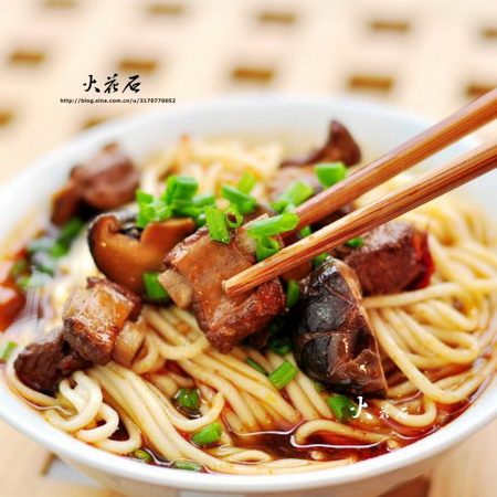 红烧<a href=/shicai/rouqin/PaiGu/index.html target=_blank><u>排骨</u></a>面步骤