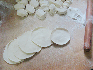 <a href=/shicai/rouqin/ZhuRou/index.html target=_blank><u>猪肉</u></a>香芹水饺