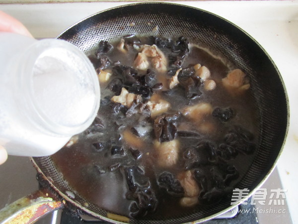 <a href=/shicai/rouqin/ZhengJi/index.html target=_blank><u>鸡肉</u></a>日本<a href=/shicai/mimian/DouFu/index.html target=_blank><u>豆腐</u></a>煲的做法