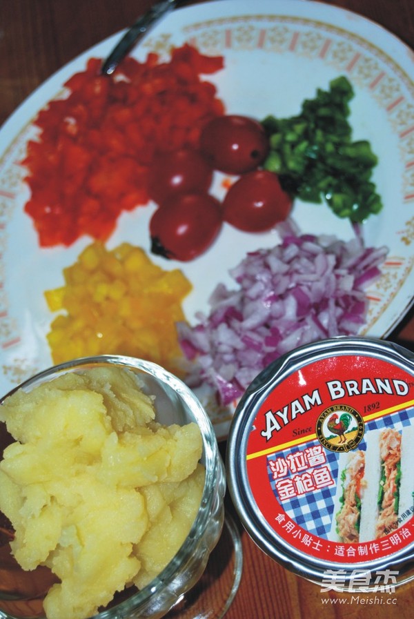 <a href=/shicai/shuichanpin/JinQiangYu/index.html target=_blank><u>金枪鱼</u></a>沙律批的做法