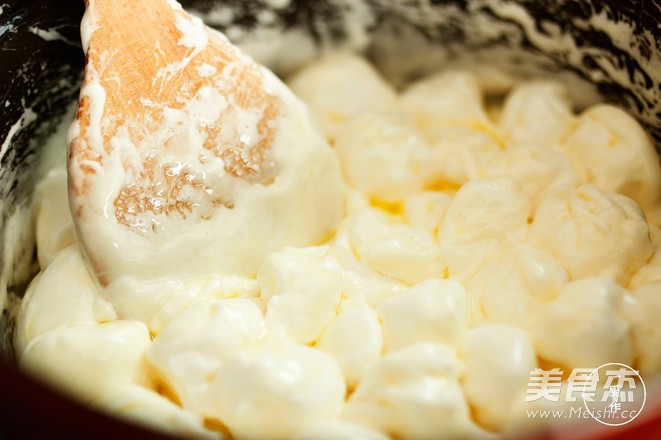 <a href=/shicai/guopin/HuaSheng/index.html target=_blank><u>花生</u></a><a href=/shicai/guopin/ManYueMei/index.html target=_blank><u>蔓越莓</u></a>手工牛轧糖的做法