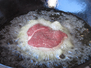 红酒波煮菲力<a href=/shicai/rouqin/NiuRou/index.html target=_blank><u>牛肉</u></a>