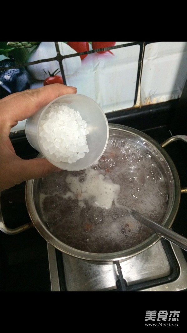 <a href=/shicai/shucai/ZiShu/index.html target=_blank><u>紫薯</u></a><a href=/shicai/shucai/YinEr/index.html target=_blank><u>银耳</u></a>羹的做法