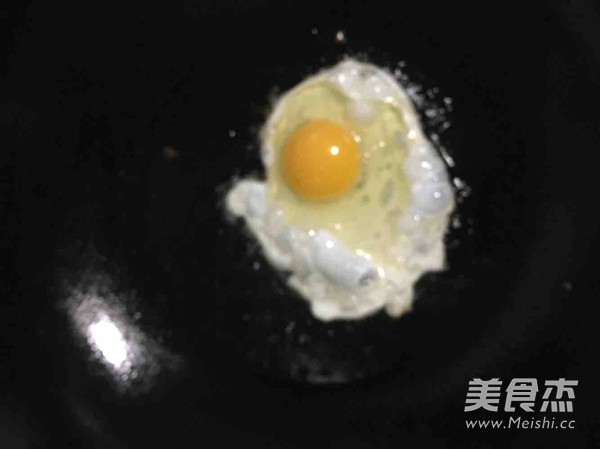 <a href=/shicai/rouqin/JiDan/index.html target=_blank><u>鸡蛋</u></a><a href=/shicai/rouqin/HuoTui/index.html target=_blank><u>火腿</u></a>三明治的做法