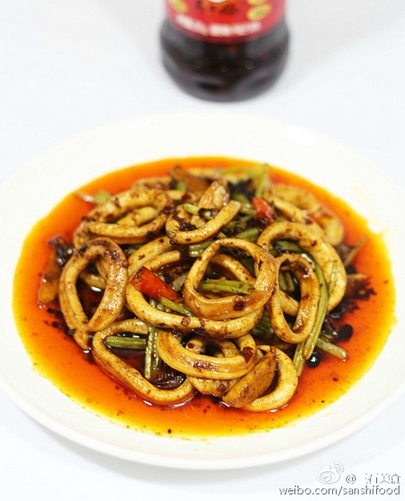 老干妈版香辣<a href=/shicai/shuichanpin/YouYu/index.html target=_blank><u>鱿鱼</u></a>圈