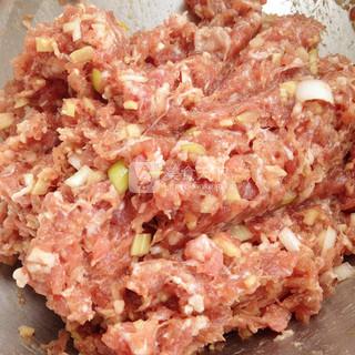 <a href=/shicai/rouqin/NiuRou/index.html target=_blank><u>牛肉</u></a>酥饼