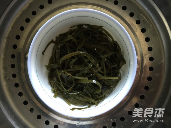 怀旧版满分减腹餐凉拌三丝之【<a href=/shicai/shuichanpin/HaiDai/index.html target=_blank><u>海带</u></a><a href=/shicai/shucai/WoJu/index.html target=_blank><u>莴苣</u></a>拌<a href=/shicai/shucai/HuLuoBo/index.html target=_blank><u>胡<a href=/shicai/shucai/LuoBo/index.html target=_blank><u>萝卜</u></a></u></a>】的做法