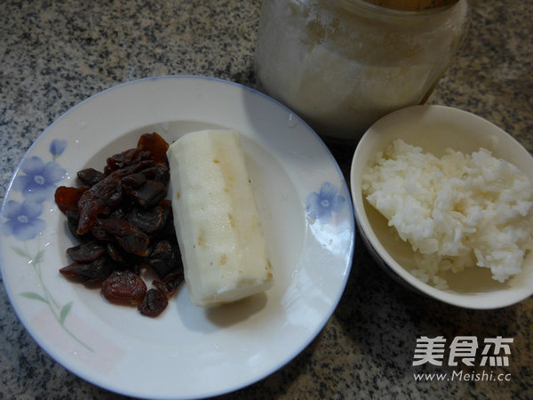 <a href=/shicai/shucai/ShanYao/index.html target=_blank><u>山药</u></a><a href=/shicai/guopin/GuiYuan/index.html target=_blank><u>桂圆</u></a>米糊的做法