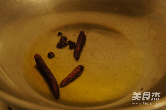 炝拌<a href=/shicai/shucai/TuDou/index.html target=_blank><u>土豆</u></a>丝的做法