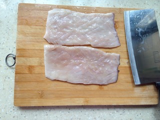 爆炒<a href=/shicai/shucai/QingJiao/index.html target=_blank><u>青椒</u></a><a href=/shicai/shuichanpin/YouYu/index.html target=_blank><u>鱿鱼</u></a>