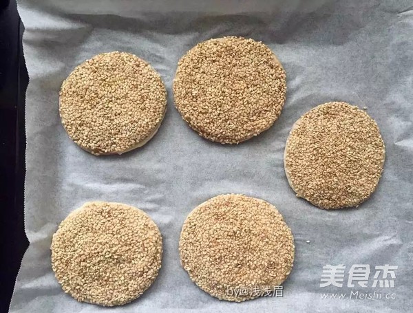 <a href=/shicai/guopin/ZhiMa/index.html target=_blank><u>芝麻</u></a>酱烧饼的做法