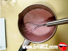 <a href=/shicai/guopin/CaoMei/index.html target=_blank><u>草莓</u></a><a href=/shicai/mimian/NiuNai/index.html target=_blank><u>牛奶</u></a>布丁的做法3