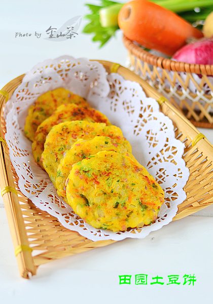 田园<a href=/shicai/shucai/TuDou/index.html target=_blank><u>土豆</u></a>饼的做法