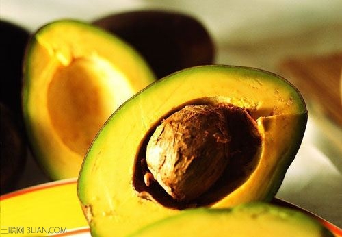 鳄<a href=/shicai/guopin/Li/index.html target=_blank><u>梨</u></a>油有什么功效？