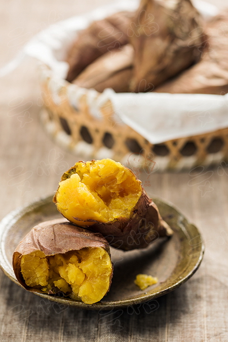 电烤箱版烤<a href=/shicai/shucai/HongShu/index.html target=_blank><u>红薯</u></a>