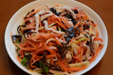 <a href=/shicai/shucai/HuLuoBo/index.html target=_blank><u>胡<a href=/shicai/shucai/LuoBo/index.html target=_blank><u>萝卜</u></a></u></a>炒肉丝