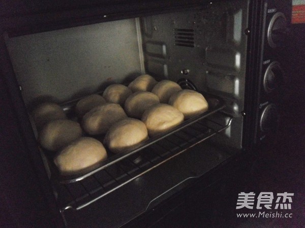 <a href=/shicai/guopin/GouQi/index.html target=_blank><u>枸杞</u></a><a href=/shicai/diaoweipin/FengMi/index.html target=_blank><u>蜂蜜</u></a>小<a href=/shicai/mimian/MianBao/index.html target=_blank><u>面包</u></a>的做法