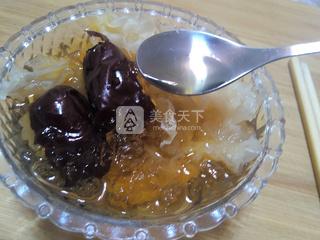 <a href=/shicai/guopin/Tao/index.html target=_blank><u>桃</u></a>胶炖<a href=/shicai/shucai/YinEr/index.html target=_blank><u>银耳</u></a>