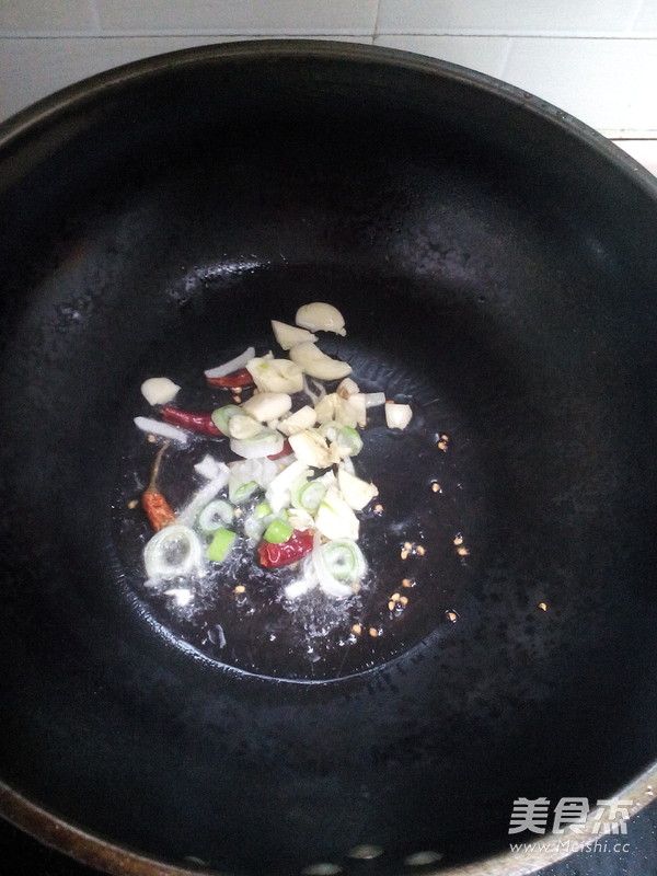 小炒<a href=/shicai/shucai/FoShouGua/index.html target=_blank><u><a href=/shicai/shucai/FoShou/index.html target=_blank><u>佛手</u></a>瓜</u></a>的做法