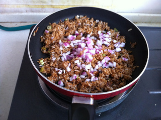 <a href=/shicai/mimian/HuangDou/index.html target=_blank><u>黄豆</u></a>酱炒<a href=/shicai/mimian/MiFan/index.html target=_blank><u>米饭</u></a>