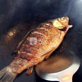 <a href=/shicai/shuichanpin/JiYu/index.html target=_blank><u>鲫鱼</u></a><a href=/shicai/shucai/LuoBo/index.html target=_blank><u>萝卜</u></a><a href=/shicai/mimian/DouFu/index.html target=_blank><u>豆腐</u></a>汤