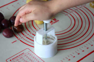 <a href=/shicai/mimian/LvDou/index.html target=_blank><u>绿豆</u></a>糕