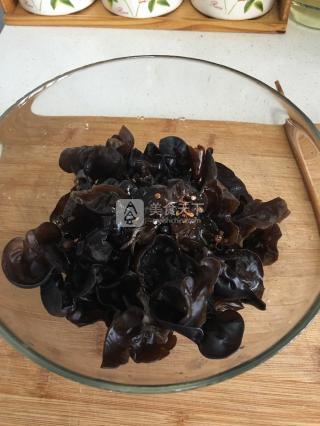 凉拌<a href=/shicai/shucai/MuEr/index.html target=_blank><u>木耳</u></a>