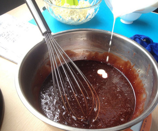 布朗尼<a href=/shicai/mimian/ZhiShi/index.html target=_blank><u>芝士</u></a>蛋糕 