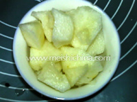 龙眼冰糖炖<a href=/shicai/guopin/Li/index.html target=_blank><u>梨</u></a>