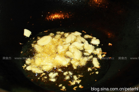 清炒<a href=/shicai/shucai/XianCai/index.html target=_blank><u>苋菜</u></a>yu.jpg