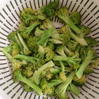 蒜蓉<a href=/shicai/shucai/XiLanHua/index.html target=_blank><u>西兰花</u></a>