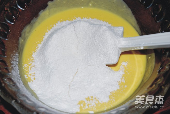 <a href=/shicai/mimian/SuanNai/index.html target=_blank><u>酸奶</u></a>蛋糕的做法