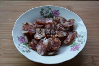 <a href=/shicai/rouqin/XiangChang/index.html target=_blank><u>香肠</u></a>炒<a href=/shicai/shucai/WoSun/index.html target=_blank><u>莴笋</u></a>