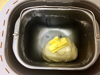 豆沙馅小猫挤挤<a href=/shicai/mimian/MianBao/index.html target=_blank><u>面包</u></a>