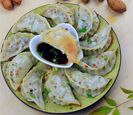 <a href=/shicai/rouqin/YangRou/index.html target=_blank><u>羊肉</u></a>煎饺步骤15